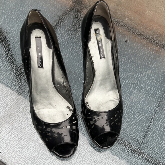 Black heels size 8 1/5 - Picture 2 of 4